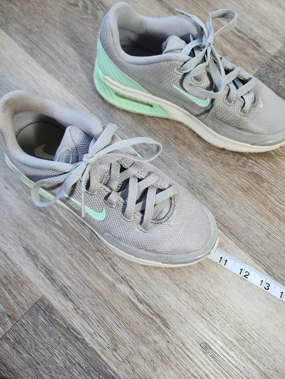 Nike Airmax Kids' Gray Mesh Sneakers with Mint Swoosh Size 6 Big Girls